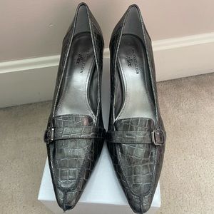AK Anne Klein Gunmetal Silver Croc Print Kitten Heels